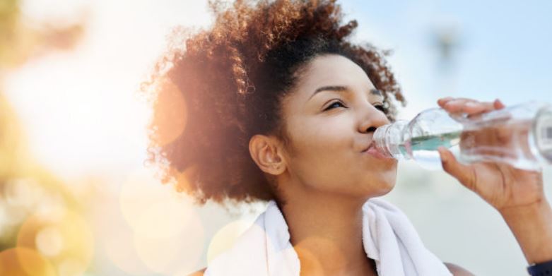 5 buoni motivi per bere più acqua
