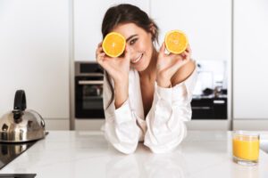 Scopri il potente frutto con proprietà sazianti, antinfiammatorie e benefici per la pelle